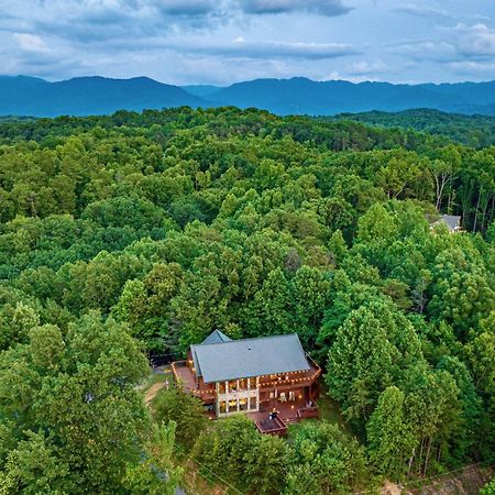 Panorama Mountain View Cabin, Less Than 10 Miles From Gatlinburg And Dollywood, Dog Friendly, 6 Bedrooms Sleeps 17, Fire Pit, Hottub, Washer Dryer, Fully Loaded Kitchen, Gameroom With A Tv, Pool Table, Arcade, Air Hockey, And Foosball Sevierville Bagian luar foto