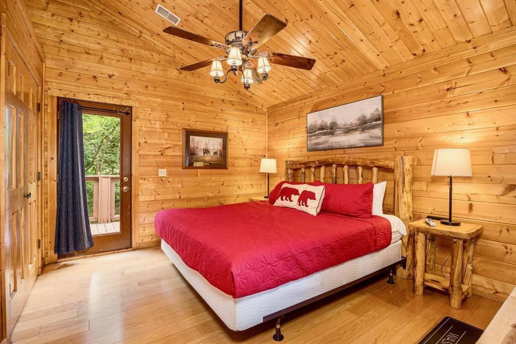 Panorama Mountain View Cabin, Less Than 10 Miles From Gatlinburg And Dollywood, Dog Friendly, 6 Bedrooms Sleeps 17, Fire Pit, Hottub, Washer Dryer, Fully Loaded Kitchen, Gameroom With A Tv, Pool Table, Arcade, Air Hockey, And Foosball Sevierville Bagian luar foto