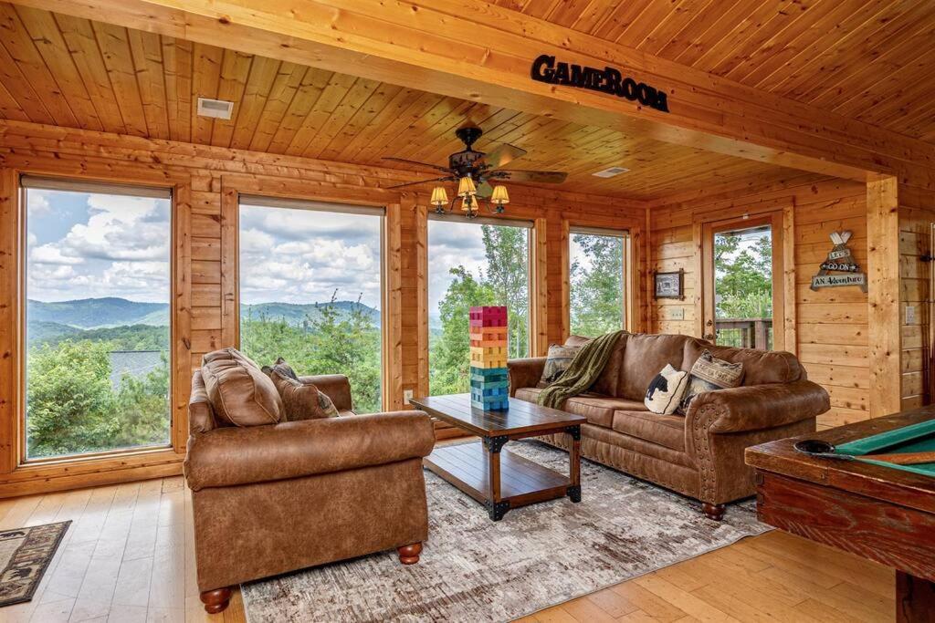 Panorama Mountain View Cabin, Less Than 10 Miles From Gatlinburg And Dollywood, Dog Friendly, 6 Bedrooms Sleeps 17, Fire Pit, Hottub, Washer Dryer, Fully Loaded Kitchen, Gameroom With A Tv, Pool Table, Arcade, Air Hockey, And Foosball Sevierville Bagian luar foto