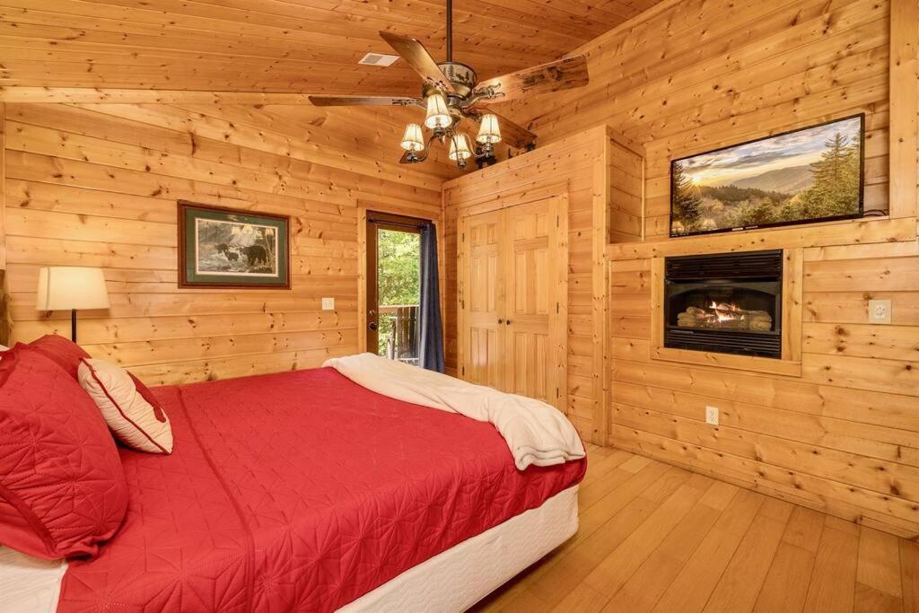 Panorama Mountain View Cabin, Less Than 10 Miles From Gatlinburg And Dollywood, Dog Friendly, 6 Bedrooms Sleeps 17, Fire Pit, Hottub, Washer Dryer, Fully Loaded Kitchen, Gameroom With A Tv, Pool Table, Arcade, Air Hockey, And Foosball Sevierville Bagian luar foto