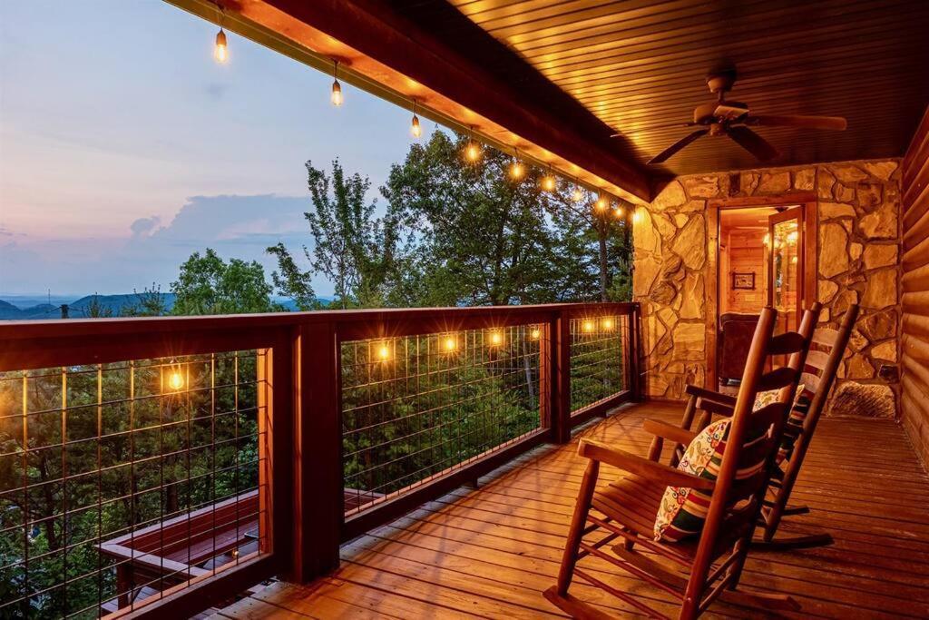 Panorama Mountain View Cabin, Less Than 10 Miles From Gatlinburg And Dollywood, Dog Friendly, 6 Bedrooms Sleeps 17, Fire Pit, Hottub, Washer Dryer, Fully Loaded Kitchen, Gameroom With A Tv, Pool Table, Arcade, Air Hockey, And Foosball Sevierville Bagian luar foto